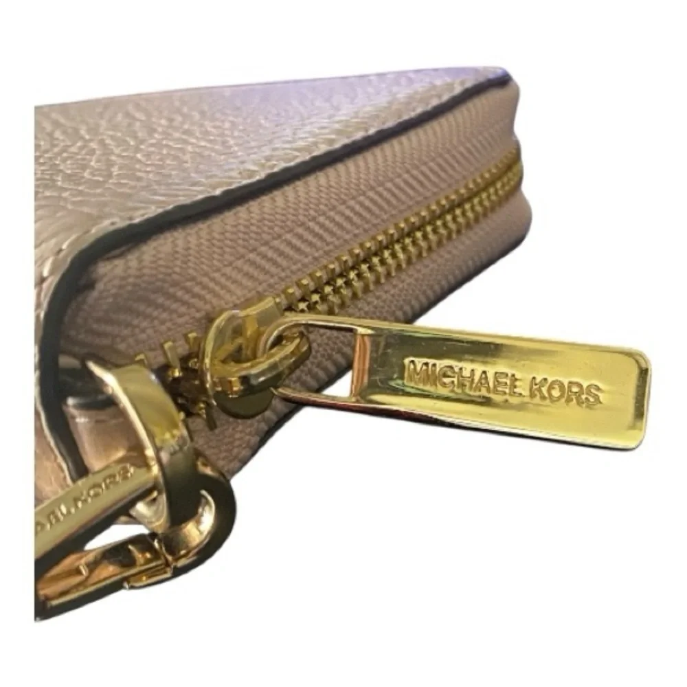 NWT-MICHAEL KORS-JET SET TRAVEL PHONE CASE-WRISTLET